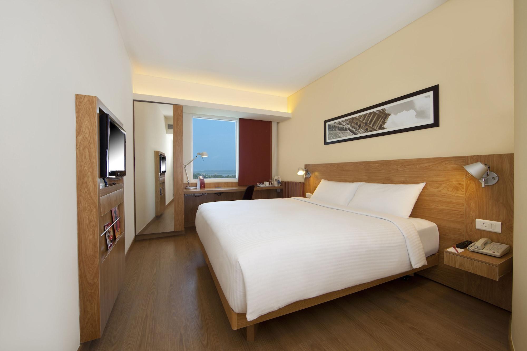 Отель Ibis Bengaluru Outer Ring Road Экстерьер фото