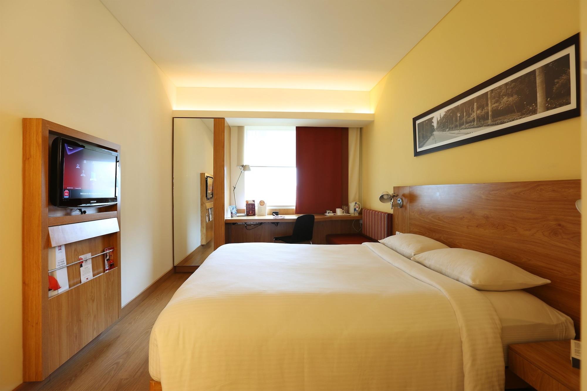 Отель Ibis Bengaluru Outer Ring Road Экстерьер фото